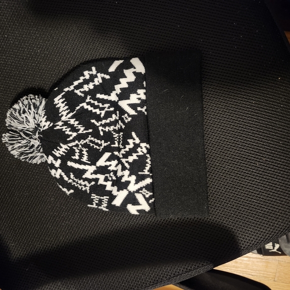 Pom Beanie - Picture 2 of 2